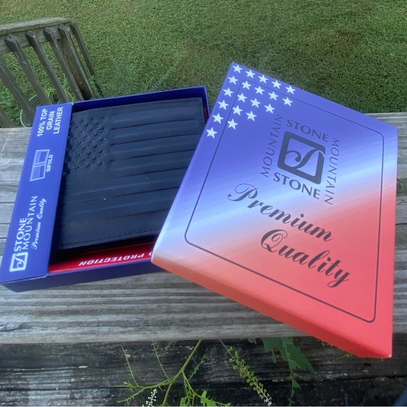 Stone Mountain US Flag genuine leather wallet brand new in box - Picture 9 of 12